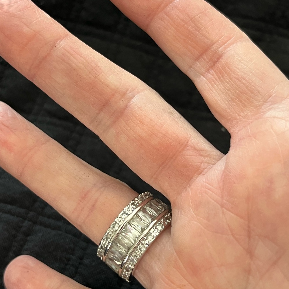 Elegant Silver Band Ring